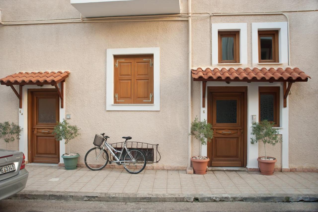Athina Apartment Дельфы Экстерьер фото
